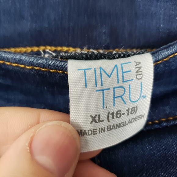 Time & Tru Size XL Rolled Hem Jean Shorts Classic Blue Denim‎ Western Casual - Picture 3 of 8